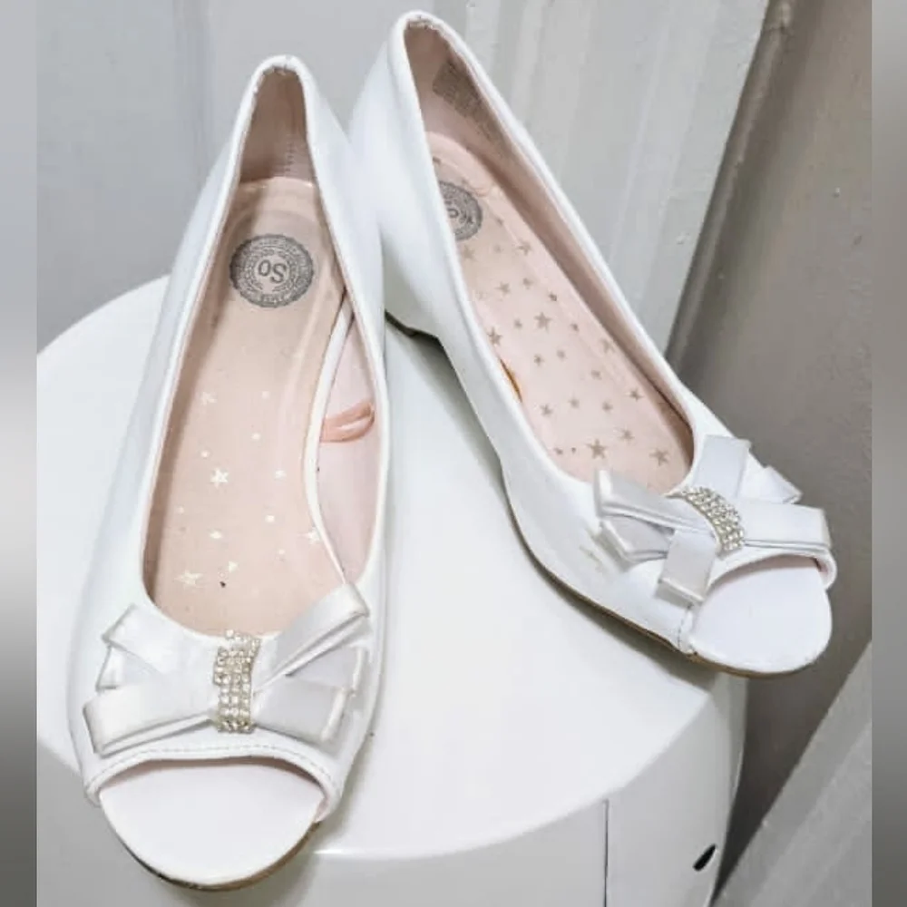 Open Toe Wedge Heels Girls Off white Satin Bow Shoe Size 3🌴✌️